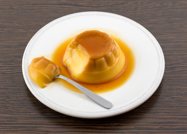 Flan com dulce de leche, comidas e sobremesas típicas da Argentina