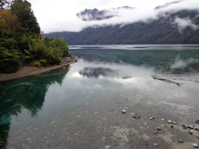 Villa La Angostura, Lago Correntoso