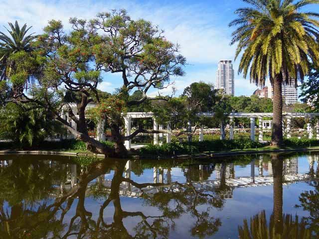 O Rosedal de Palermo, pérgula do lago