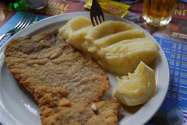 Comidas tipicas argentinas, as milanesas (Foto: juangeracaris)