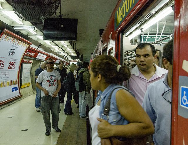 Segurança em Buenos Aires, metrô linha D (Foto: Rodrigo Quezada)