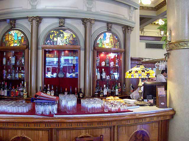 Buenos Aires num dia de chuva, Café Las Violetas 