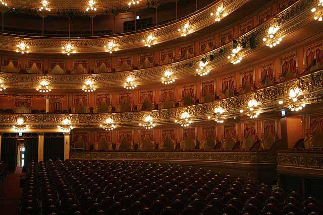 Buenos Aires num dia de chuva, Teatro Colón (Foto: Gobierno de la Ciudad de Buenos Aires)