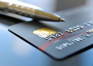 Entenda como usar o cartão de crédito ou débito no exterior
